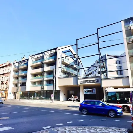Modern Apartment Garden Terrace Secure Parking Prague * Praga