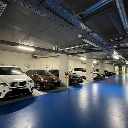 Modern Apartment Garden Terrace Secure Parking Prague Apartamento Praga
