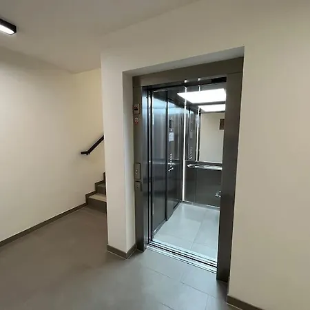 Apartamento Modern Apartment Garden Terrace Secure Parking Prague Praga