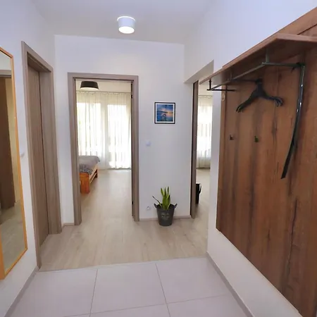 Modern Apartment Garden Terrace Secure Parking Prague *