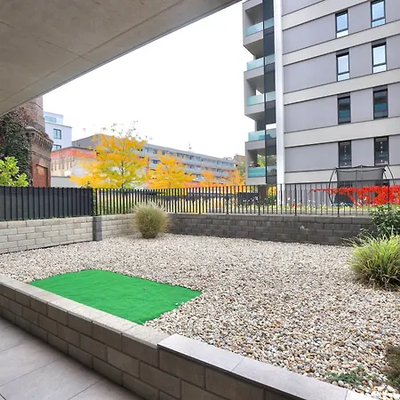 Modern • Garden • Near The Center *