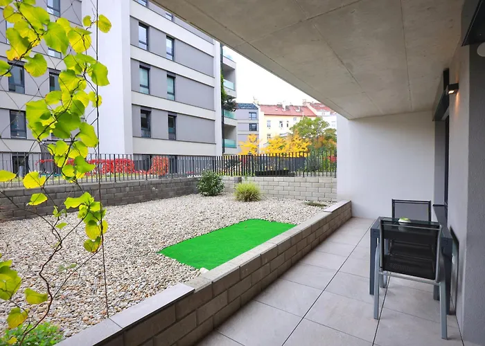 Apartment Modern • Garden • Near The Center Prague