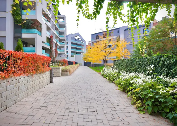Modern • Garden • Near The Center