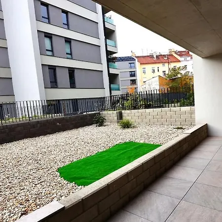 Modern • Garden • Near The Center Apartment *